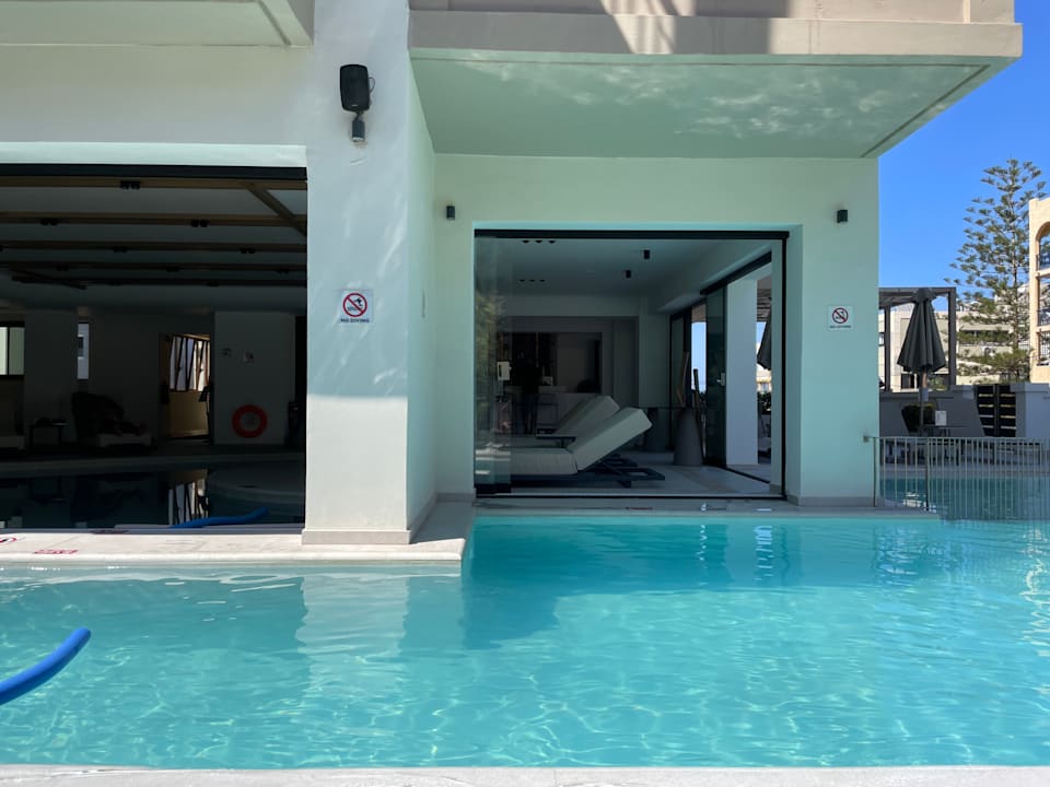 Pool Hotel Theartemis Palace