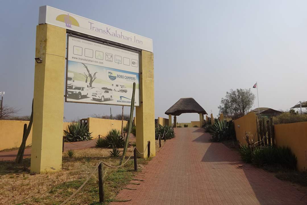 Außenansicht Hotel Trans Kalahari Inn