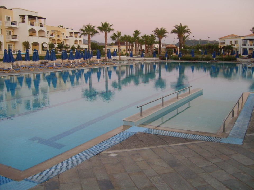 Schwimmerpool Neptune Luxury Resort