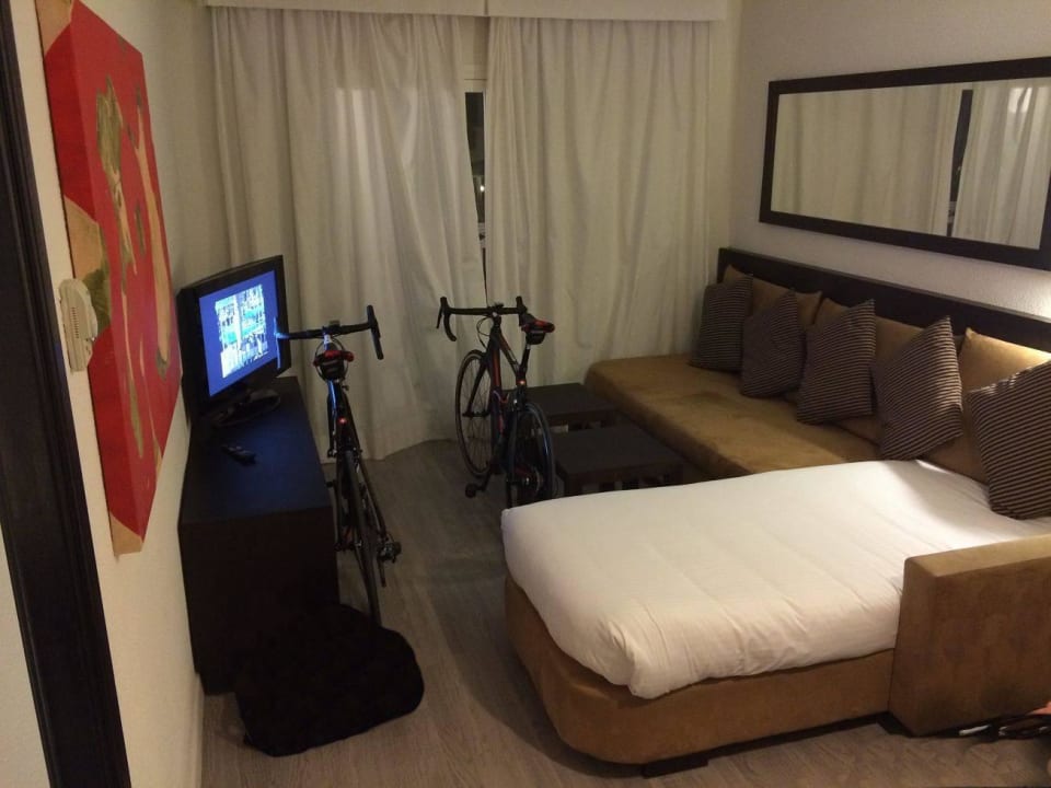 Wohnzimmer mit Schlafcouch Prinsotel La Dorada