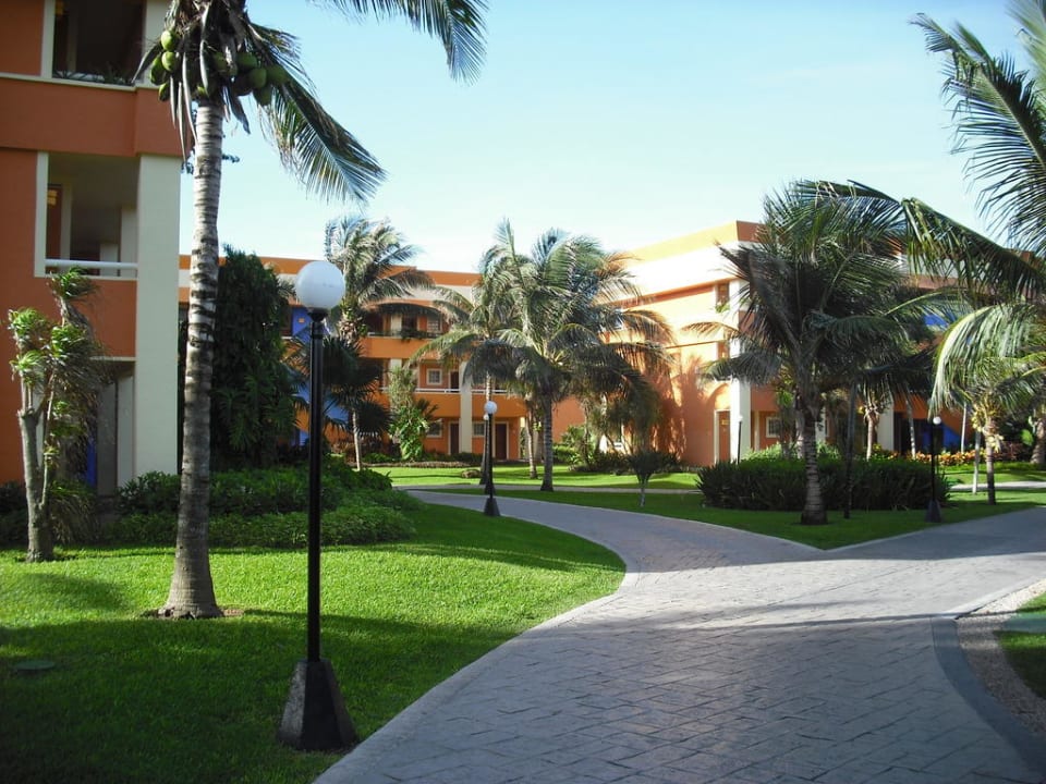 Weg durch die Anlage Bahia Principe Grand Tulum