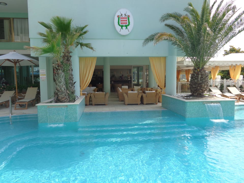 Cafe direkt am wunderschönen Pool Hotel Montecarlo