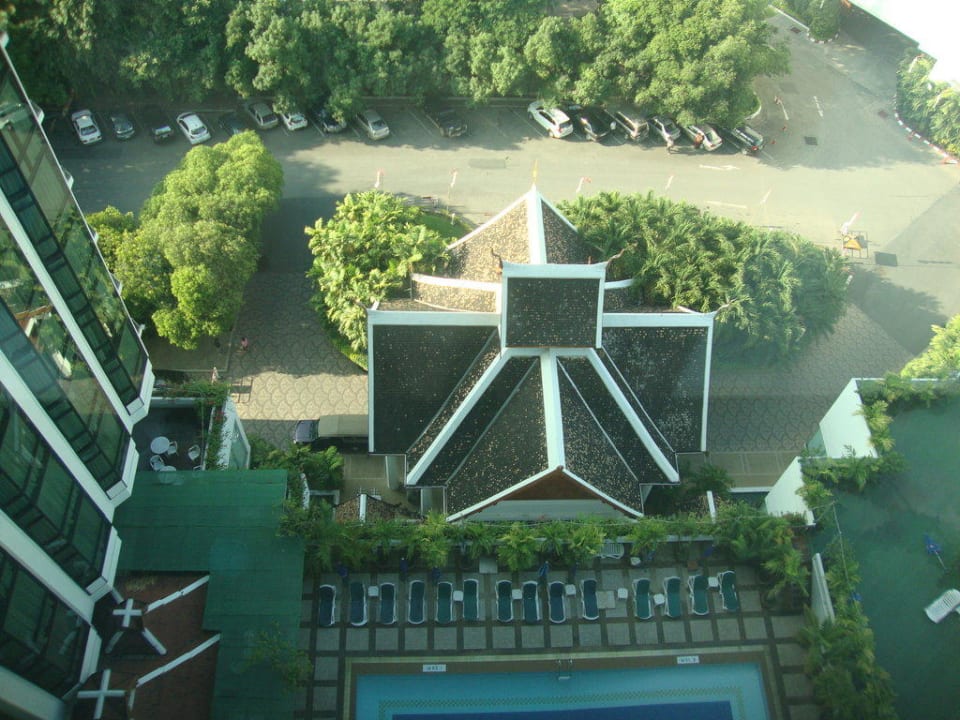 Blick vom Zimmer auf den Pool Hotel The Empress