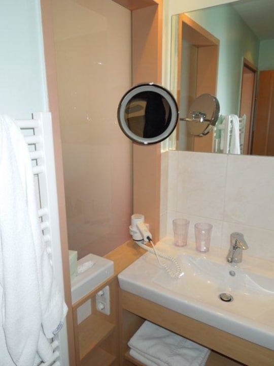 Das Waschbecken und Föhn Hotel Glockenstuhl