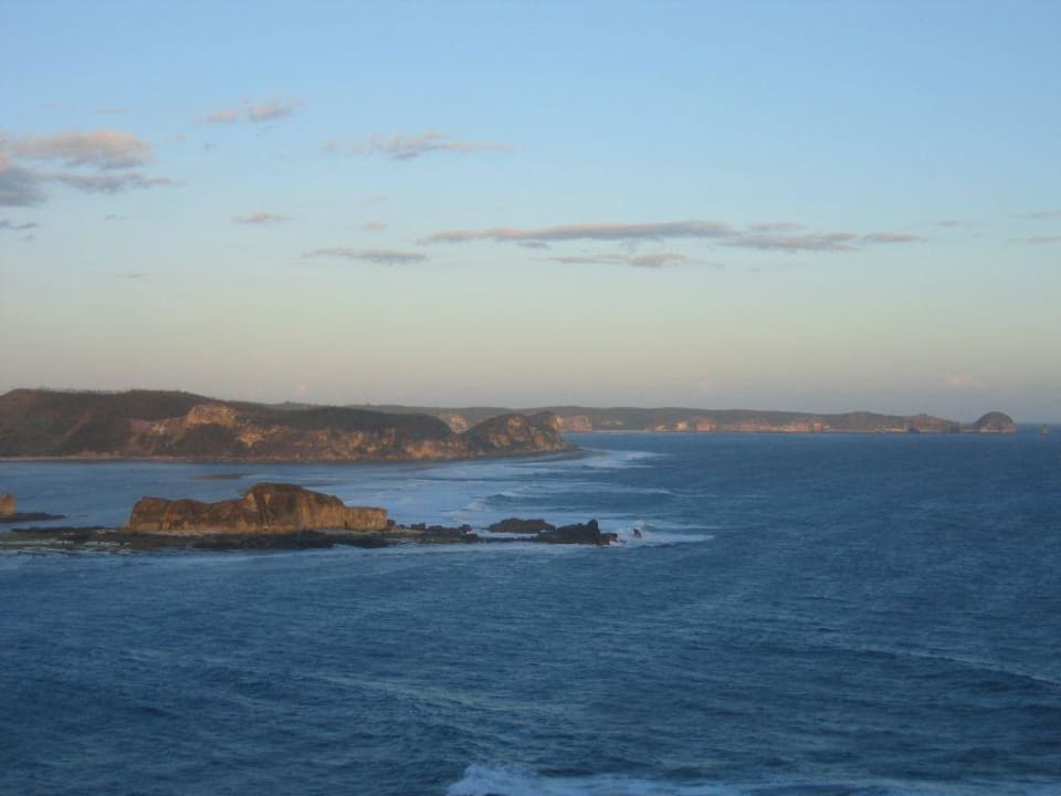 Aussicht auf die Nachbarstrände vom Novotel Novotel Lombok Resort & Villas