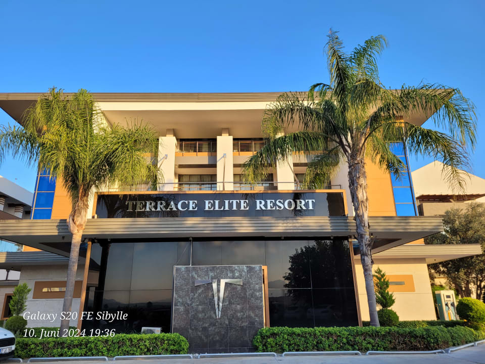 Lobby Terrace Elite Resort