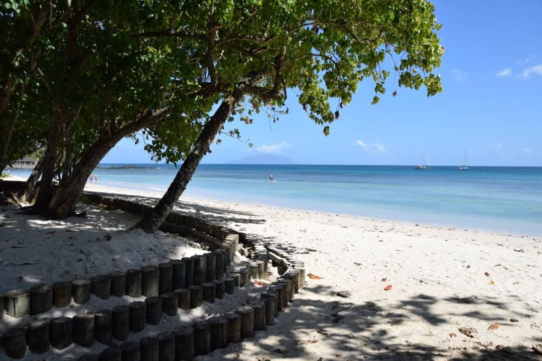Strand vor dem Zimmer STORY Seychelles