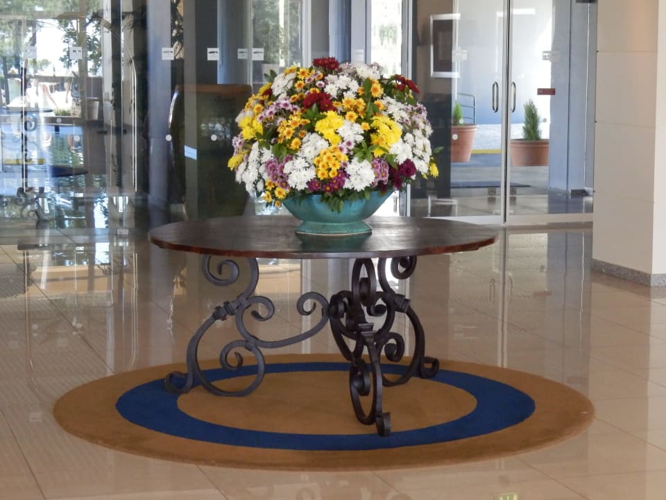 Lobby immer frische Blumen PortoBay Falésia