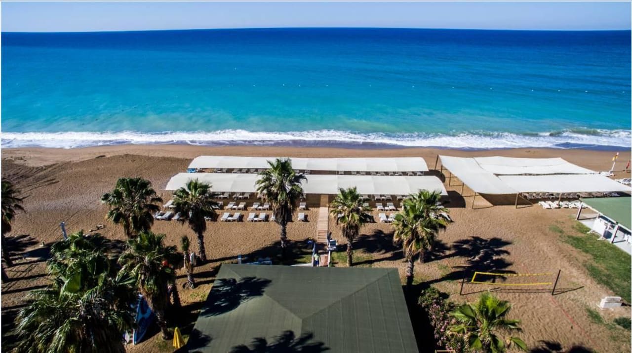 Hoteleigener Strand Hotel Serra Park