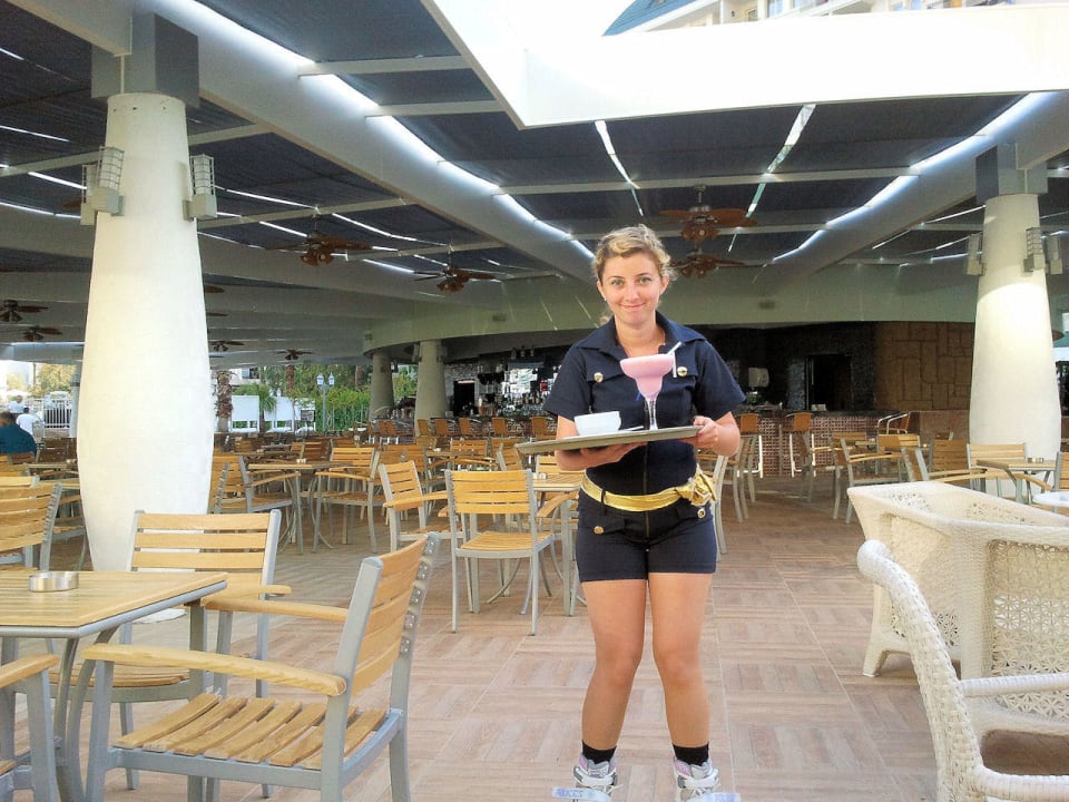 Blade-Runner-Girl Hotel Delphin Imperial