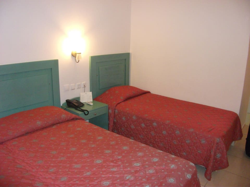 3. Bett im Zimmer Grand Hotel Holiday Resort