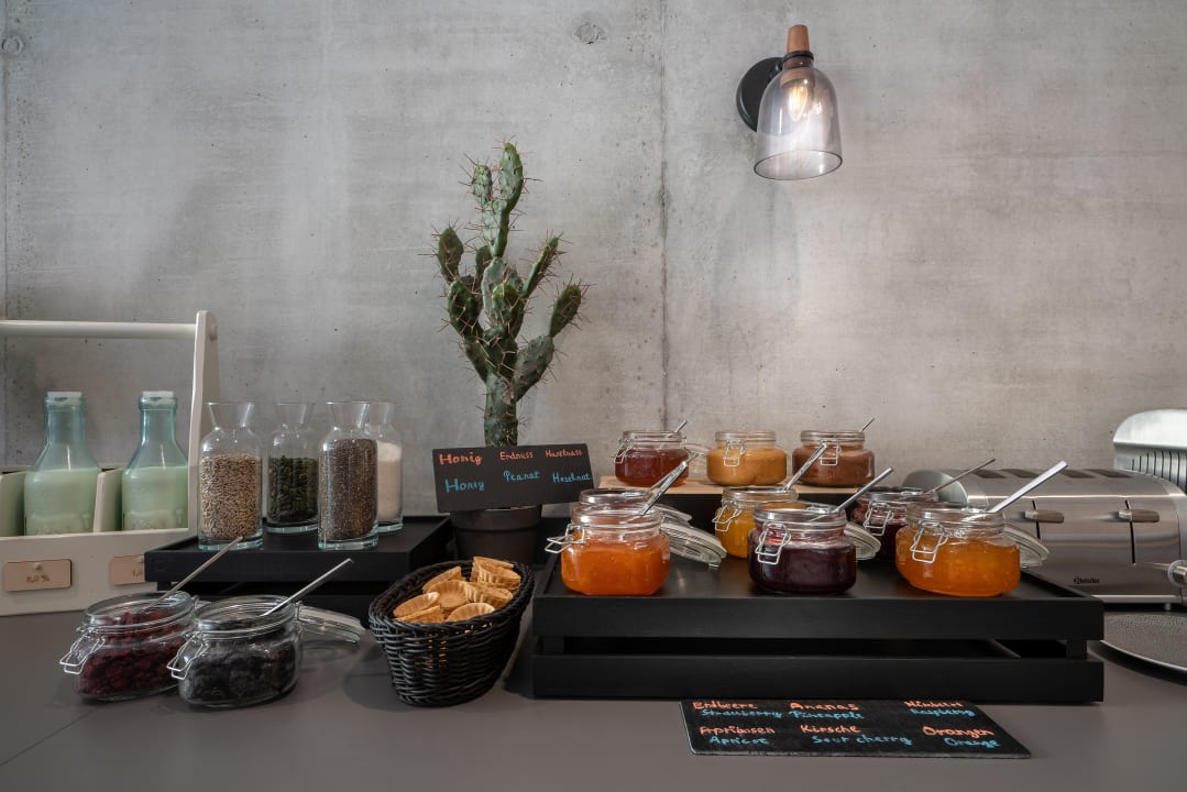 Gastro Holiday Inn - the niu, Timber Esslingen