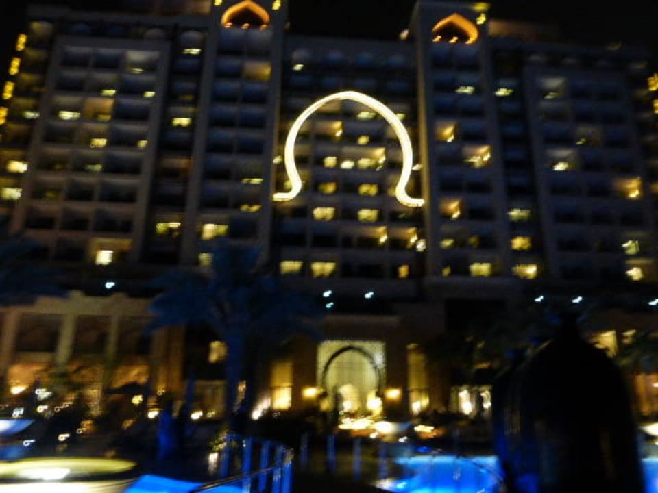 Hotelbeleuchtung bei Nacht Ajman Saray, a Luxury Collection Resort