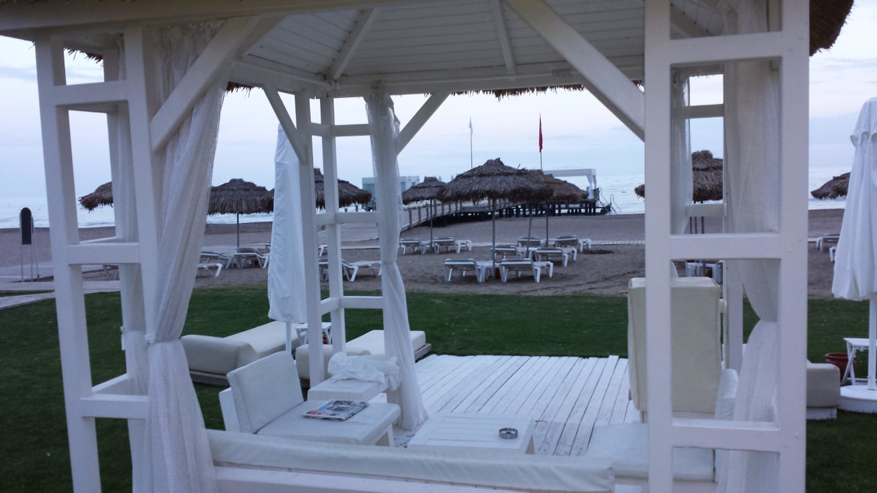 Blick vom Adultpool 16+ auf den Strand Voyage Belek Golf & Spa