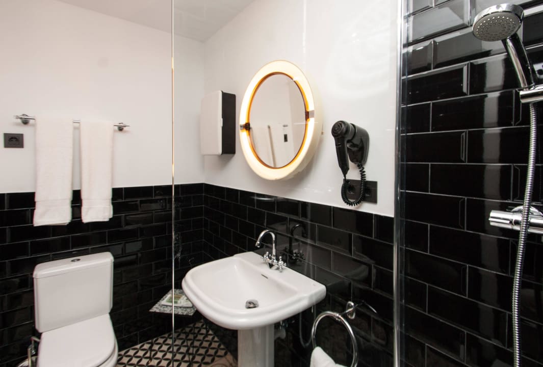 Bathroom Roca Rooms & Apartments