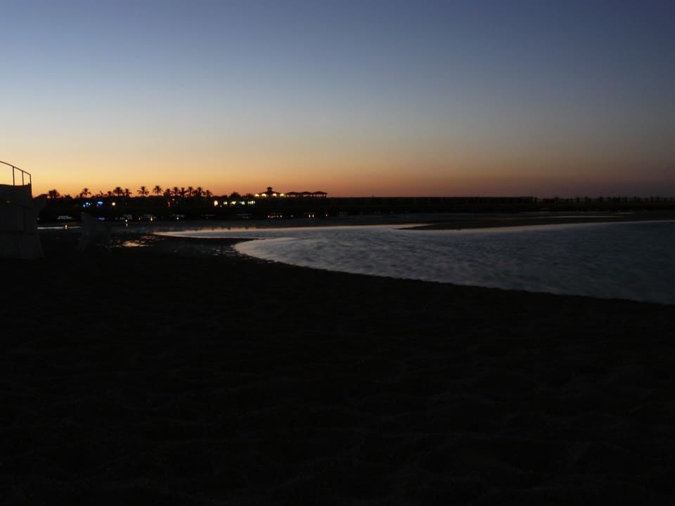 Direkt am Abend - Strand Pickalbatros Dana Beach Resort - Hurghada