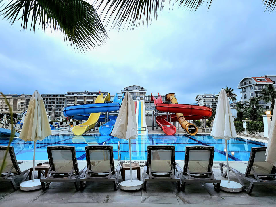 Pool The Lumos Deluxe Resort Hotel