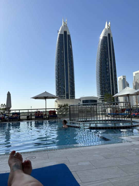 Pool Rose Rayhaan by Rotana