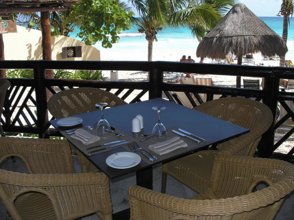 Mittagsbüffet am Pool Catalonia Royal Tulum Beach & Spa Resort - Adults only