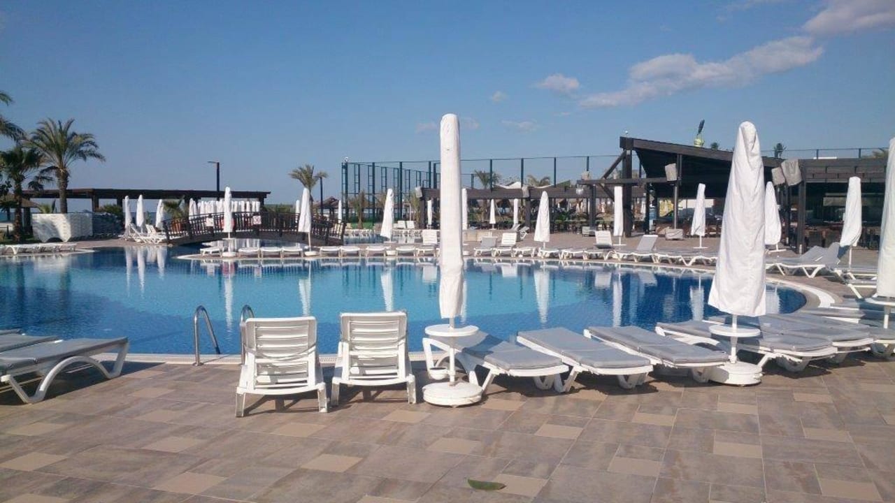 Strandpool und Strandbar Long Beach Alanya