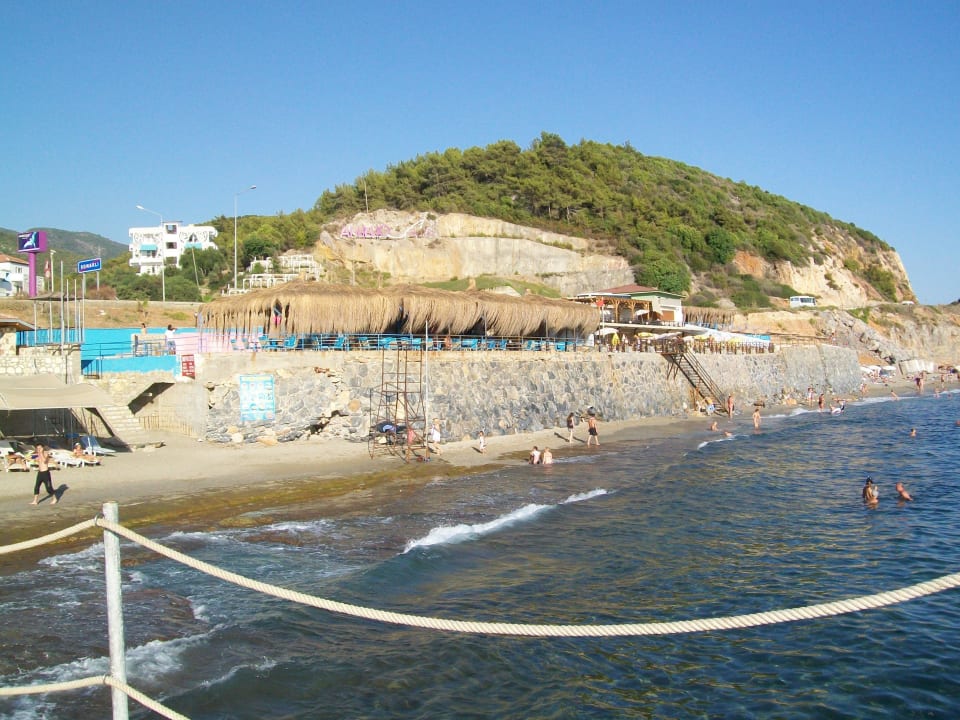 Widok na plaze z pomostu Club Hotel Anjeliq