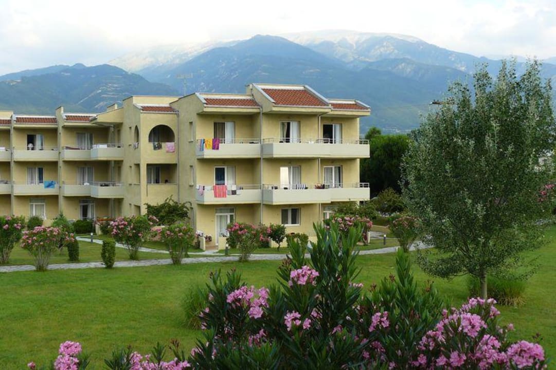 Budynki hotelu alltoura Club Hotel Poseidon Palace