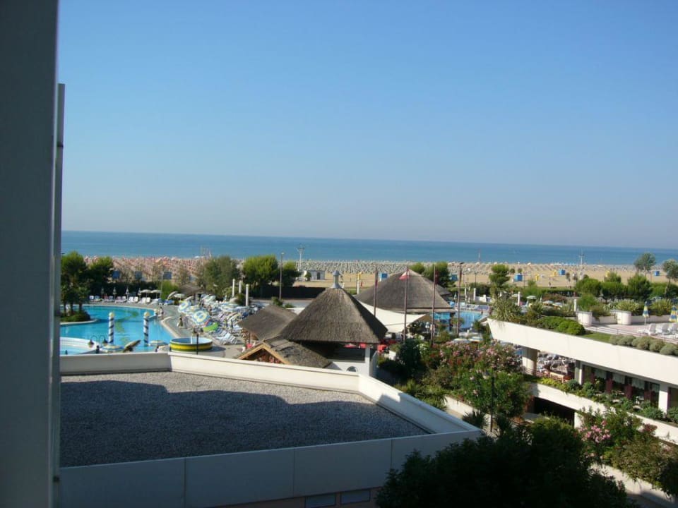 Aufnahme vom Balkon aus Aparthotel Holiday