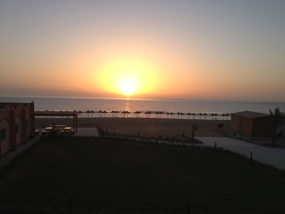 Sonnenaufgang Three Corners Happy Life Beach Resort