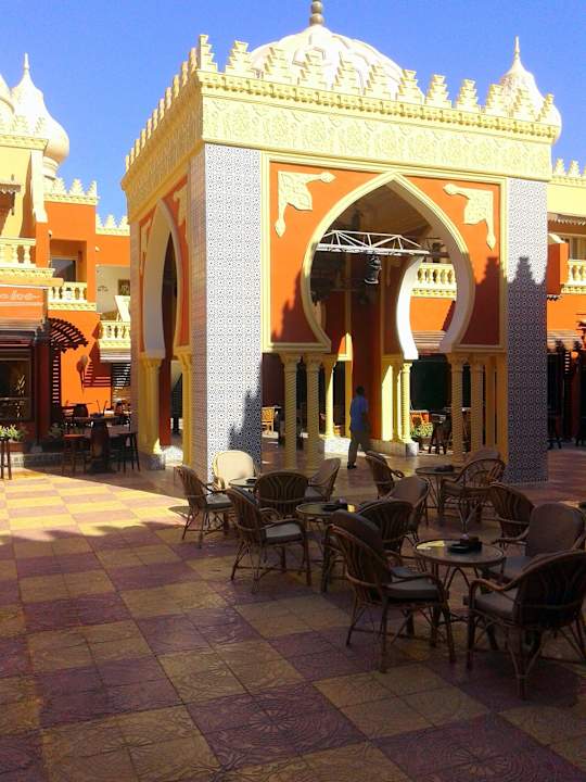 Улица двенадцати баров Pickalbatros Alf Leila Wa Leila Resort - Neverland Hurghada