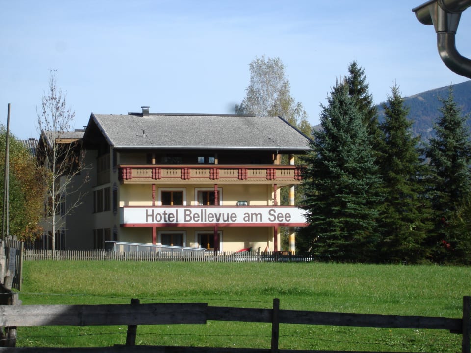 Rechte Seite vom Hotel Hotel Bellevue am See