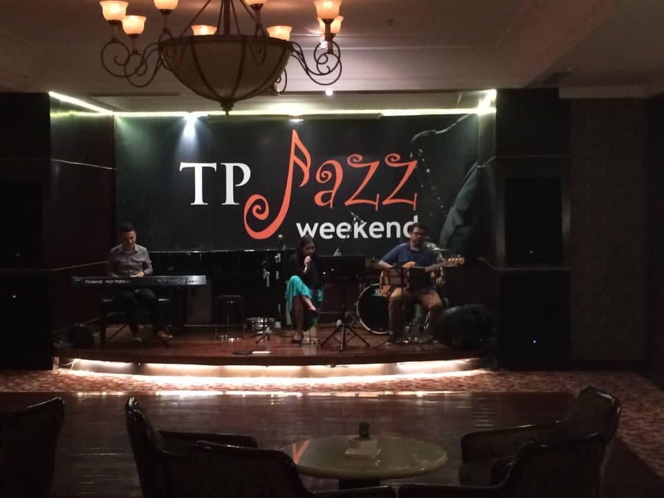 Live jazz in the lounge bar Hotel The Papandayan