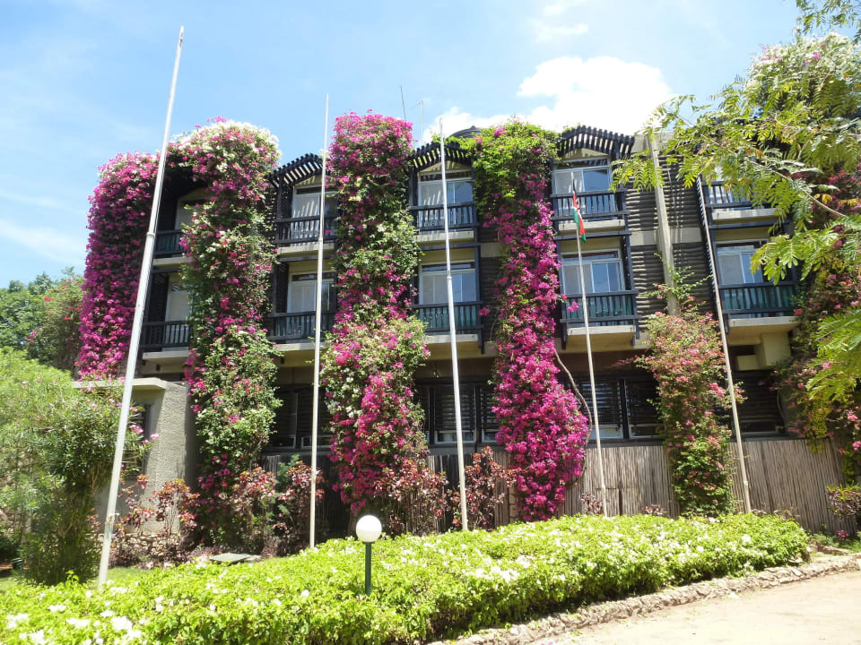 Das Hotel und groß, aber schön Taita Hills Safari Resort & Spa