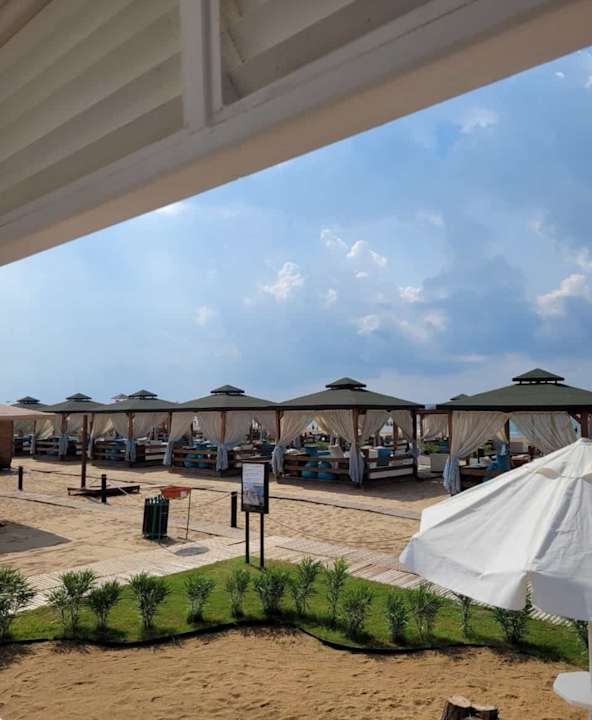 Strand Kamelya Aishen Club