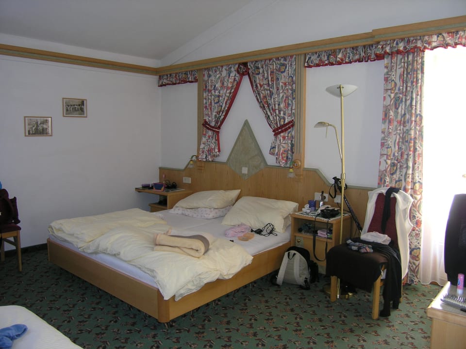 Doppelbett im Zimmer-Nr. 303 Hotel Auffacher Hof