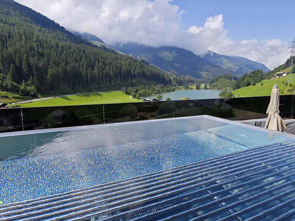 Pool Almhof Family und Wellness Resort