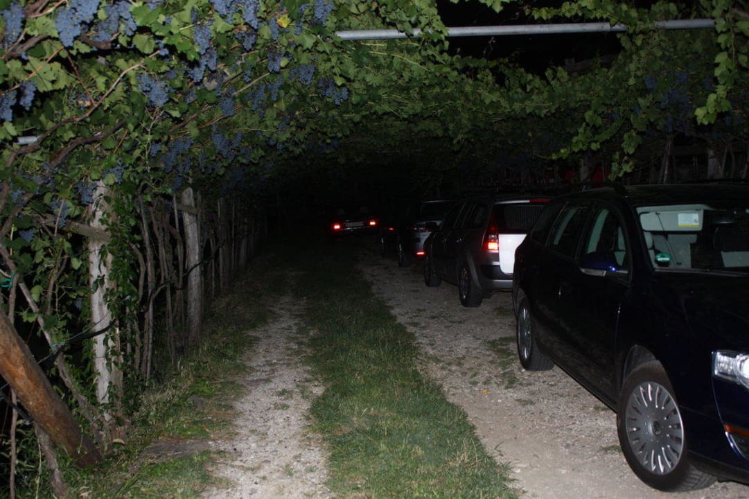 nächtlicher Parkplatz Residence Haus Kalterer See