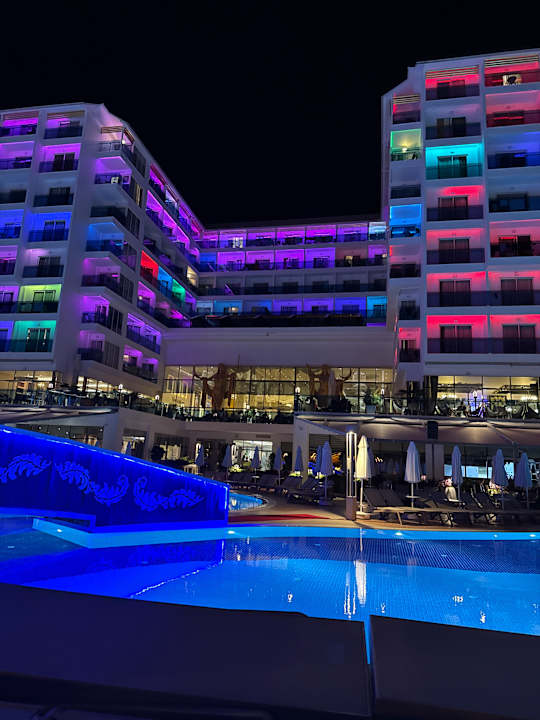 Außenansicht Azura Deluxe Resort & Spa Hotel