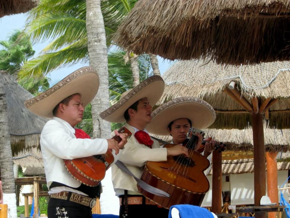 Mariachis am Strand Sandos Playacar Beach Resort