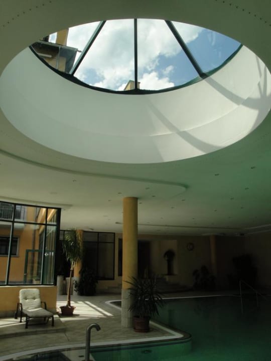 Oberlicht im Hallenbad Hotel Vereina