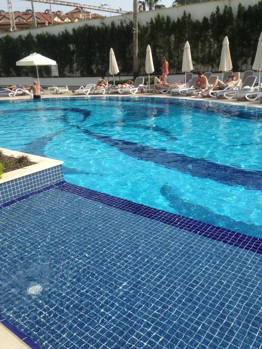 Pool Mary Hotel Side