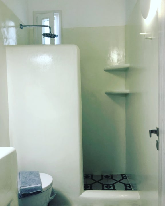 Zimmer Taki's Guests