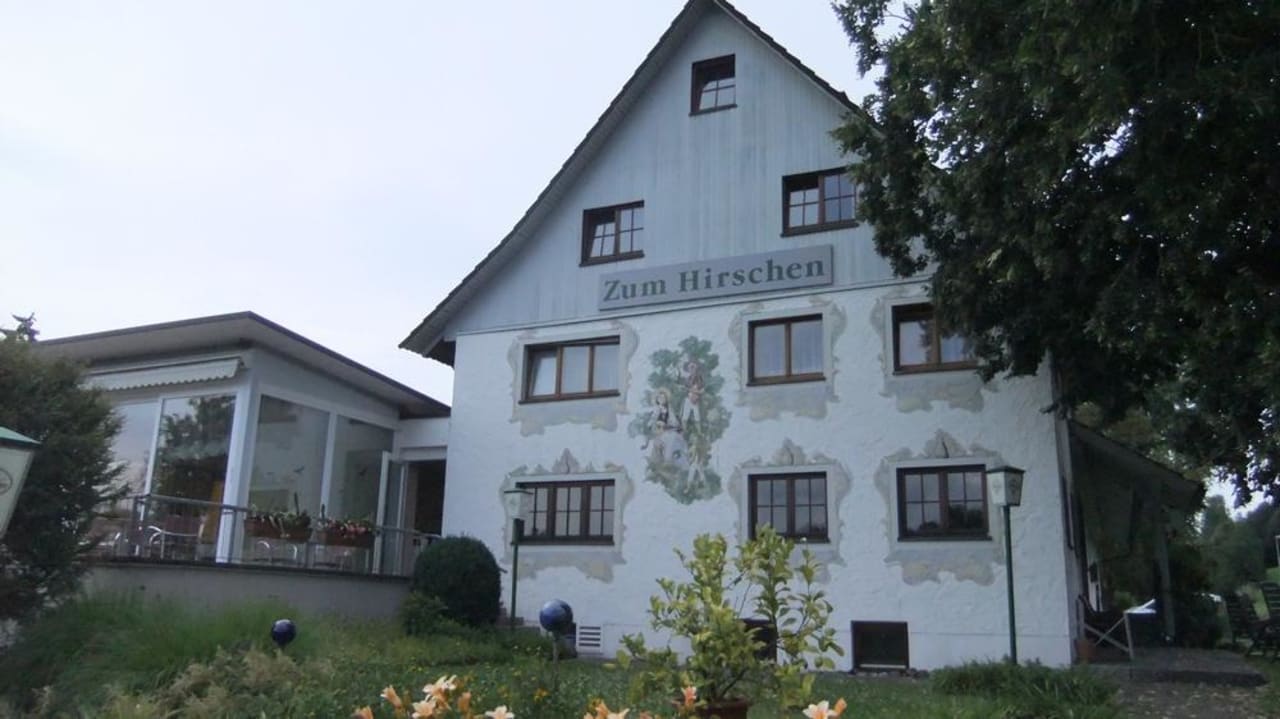 Seitliche Fassade mit Wintergarten Gästehaus Berlinger