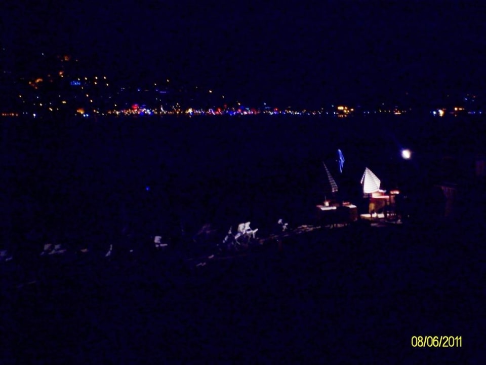 Blick aufs nächtliche Alanya Grand Uysal Beach & Spa Hotel