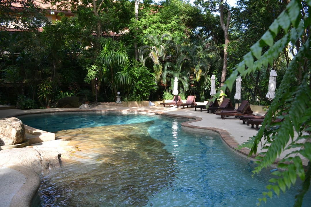 Oberer Pool The Fair House Beach Resort