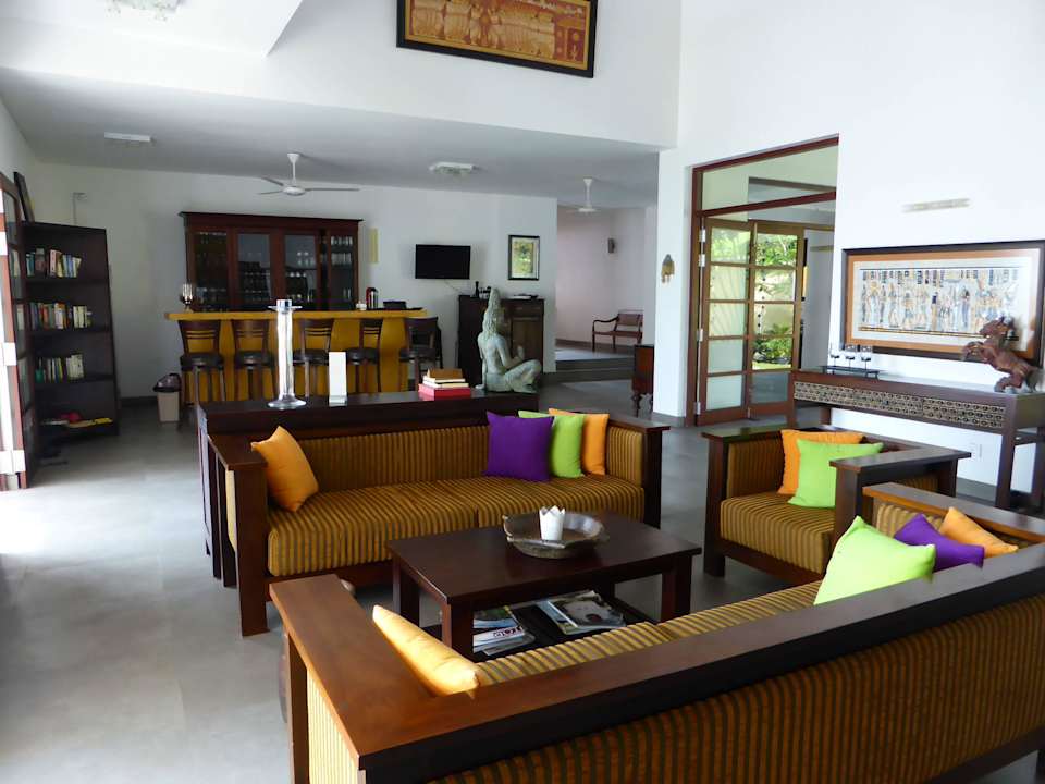 Gemütlicher Raum mit Bar und Sitzecke Hotel Imagine Villa