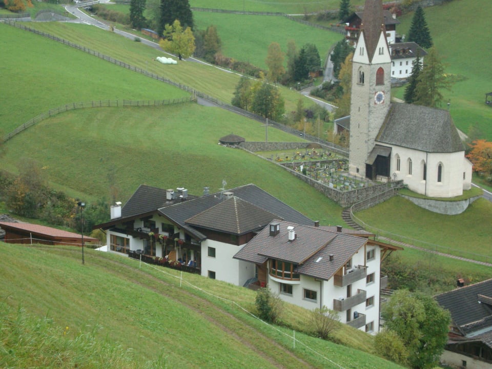 Hotel vom Wanderweg nach Gospeneid aus Naturhotel Rainer