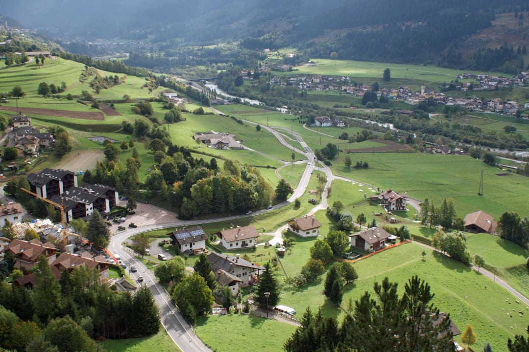 Ausblick ins Tal Hotel Lagorai