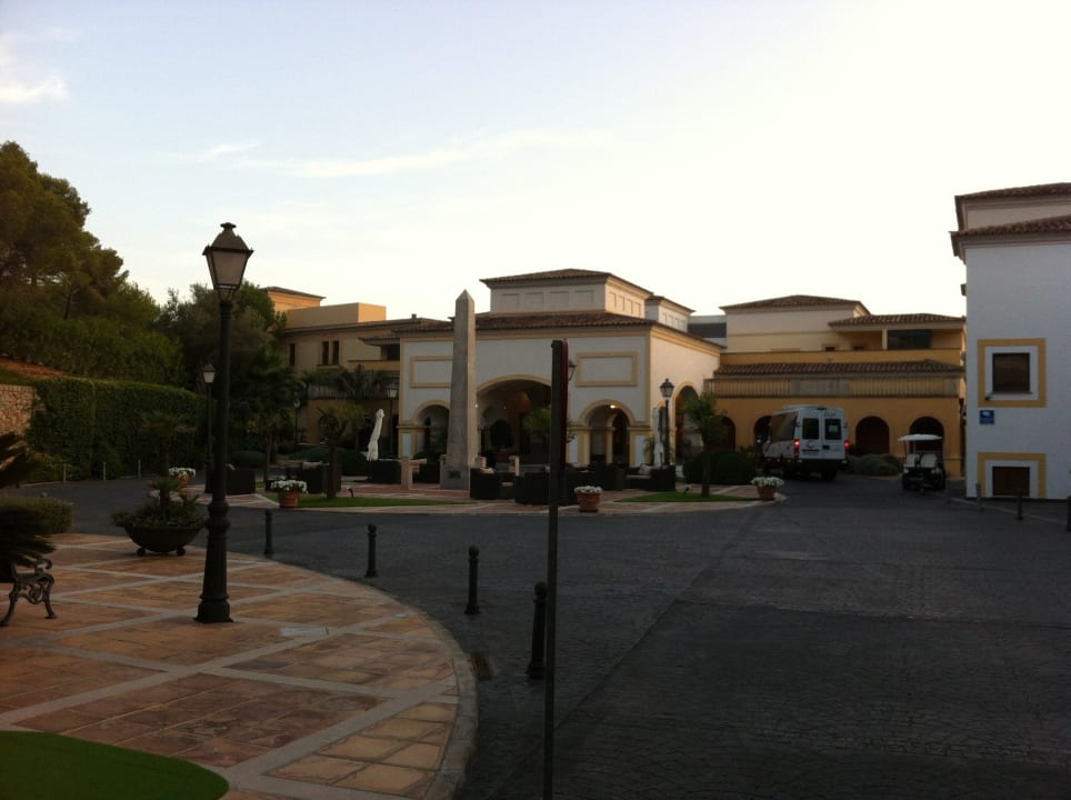 Blick von außen auf den Eingang Steigenberger Hotel & Resort Camp de Mar