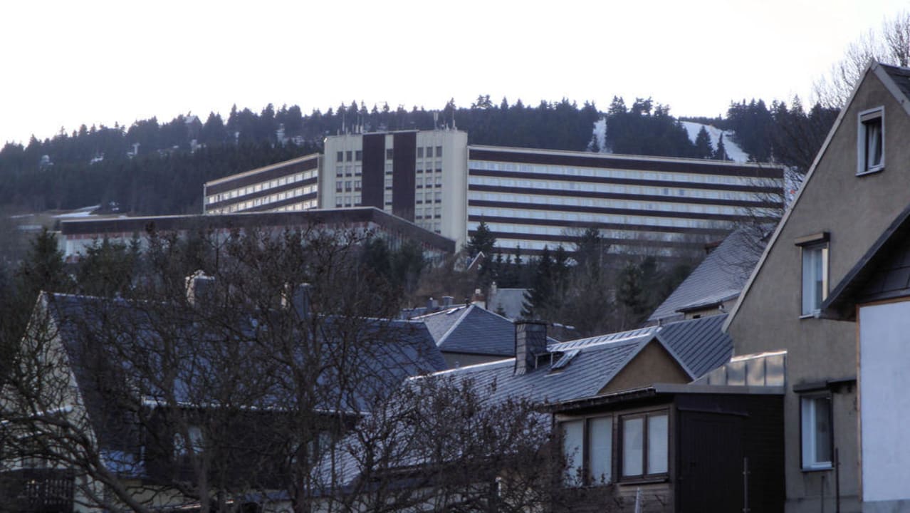 Hotelansicht  vom Ort aus gesehen AHORN Hotel Am Fichtelberg