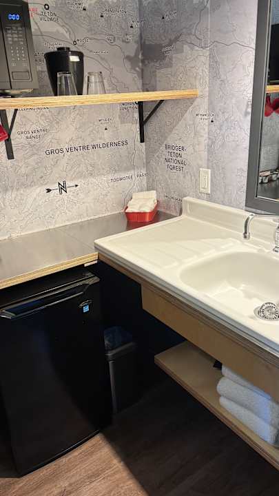 Zimmer Mountain Modern Motel